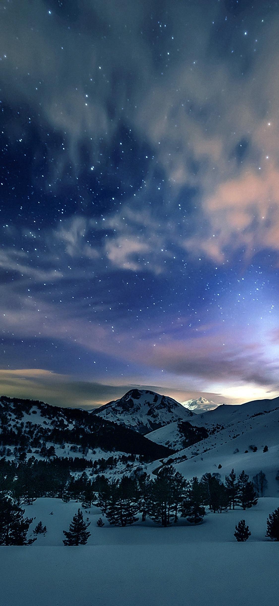 极光星空冬季雪山风光