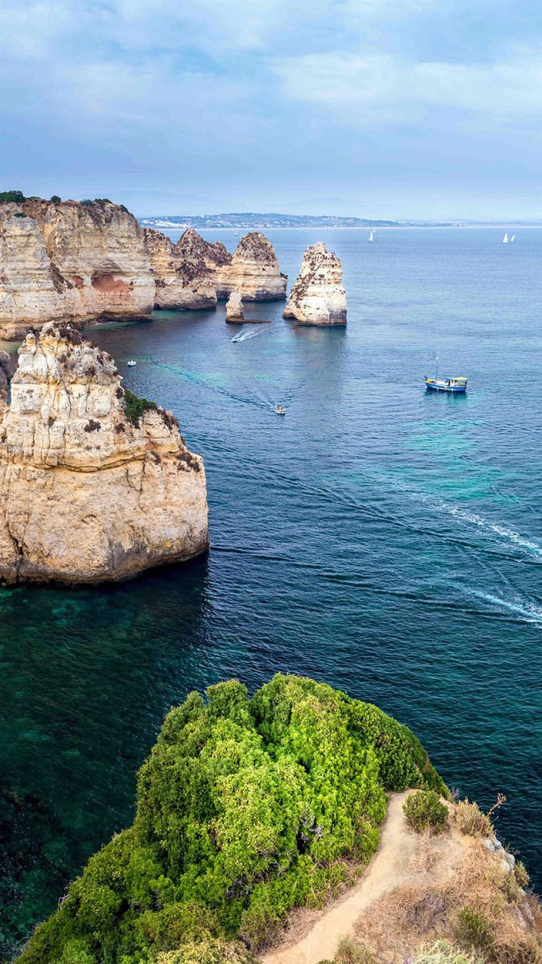 海水 山峰 船 天空 大海 风景 彩色 放松手机壁纸