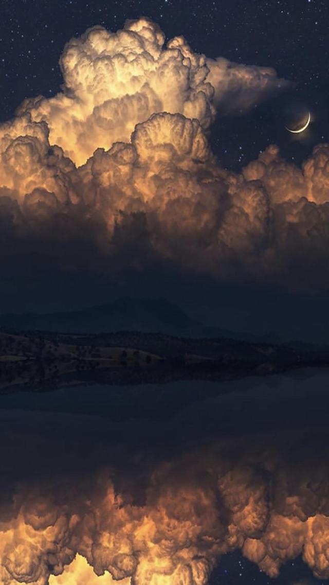 夜空中的云层唯美写真