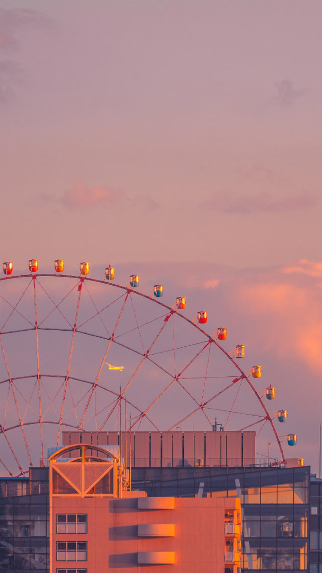 夕阳下的摩天轮浪漫摄影