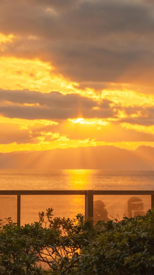 海上黄昏浪漫迷人风景