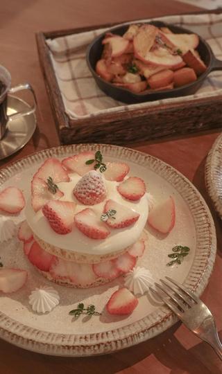 美味松软的草莓蛋糕