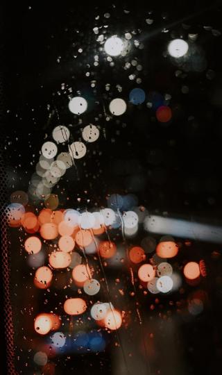 雨夜时的窗外唯美散景