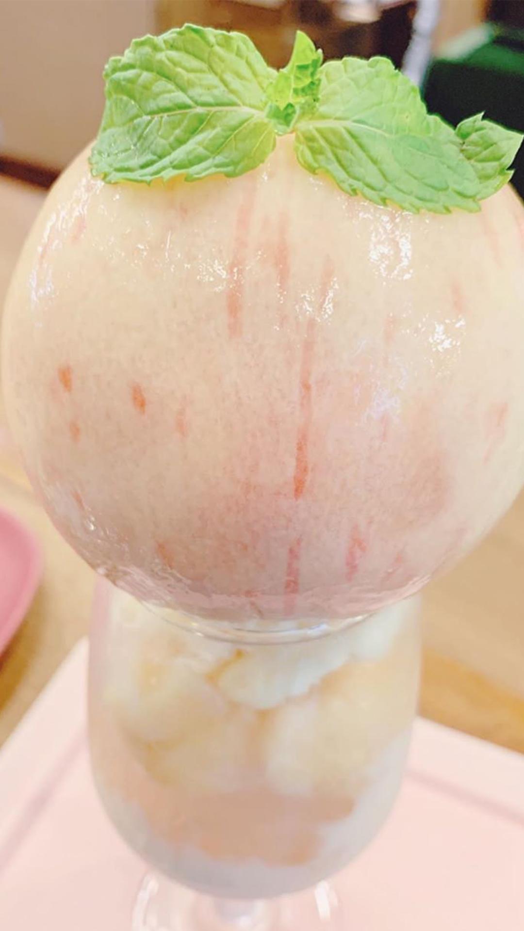 美味可口蜜桃薄荷饮品