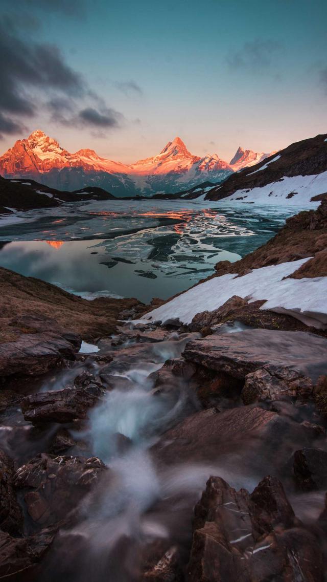 冰川山脉的湖泊溪流风景高清手机壁纸