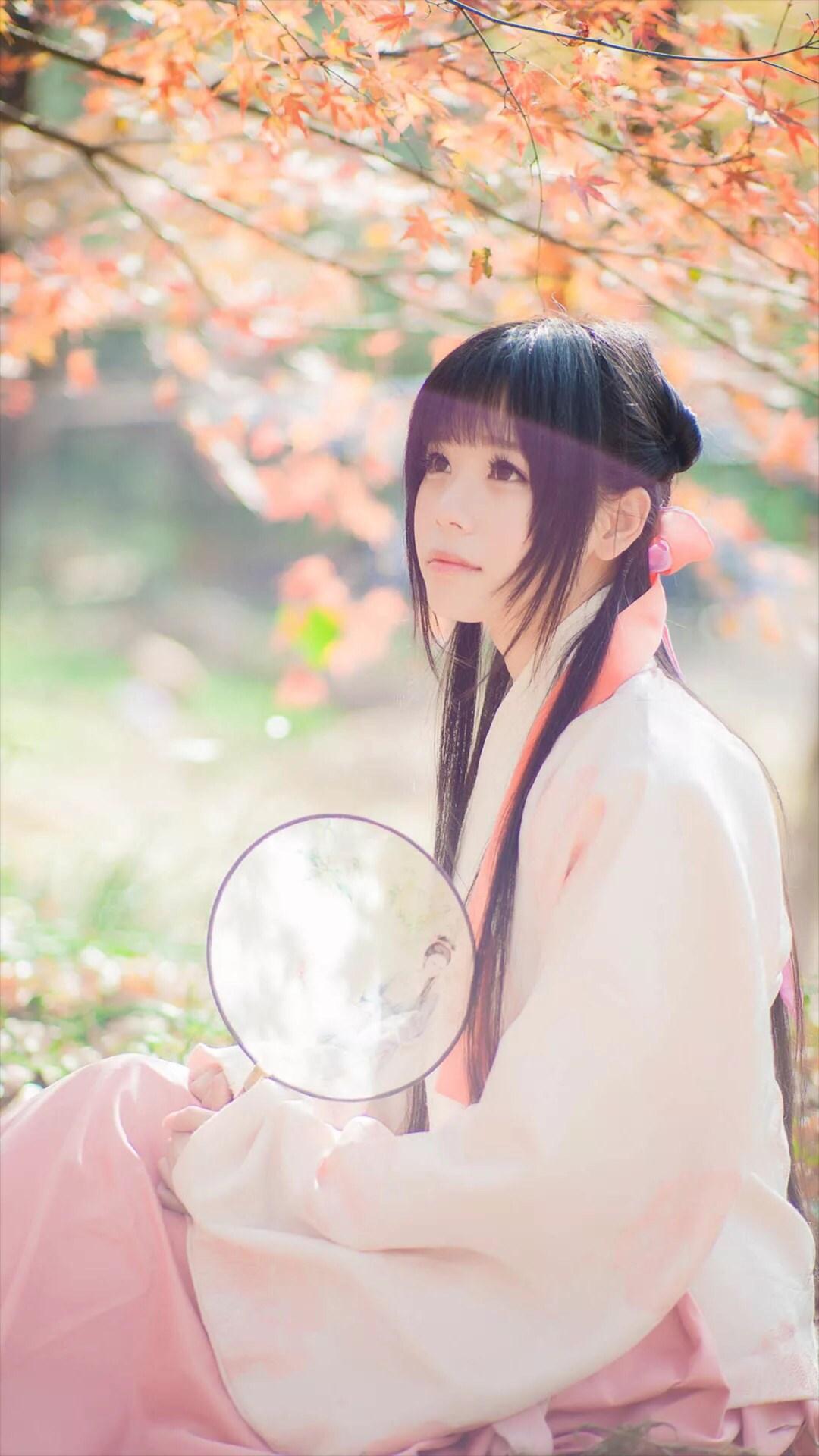 花树下唯美古装小美女手机壁纸