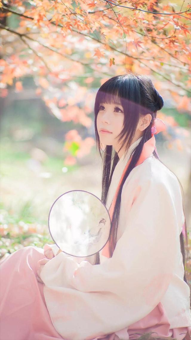 花树下唯美古装小美女手机壁纸