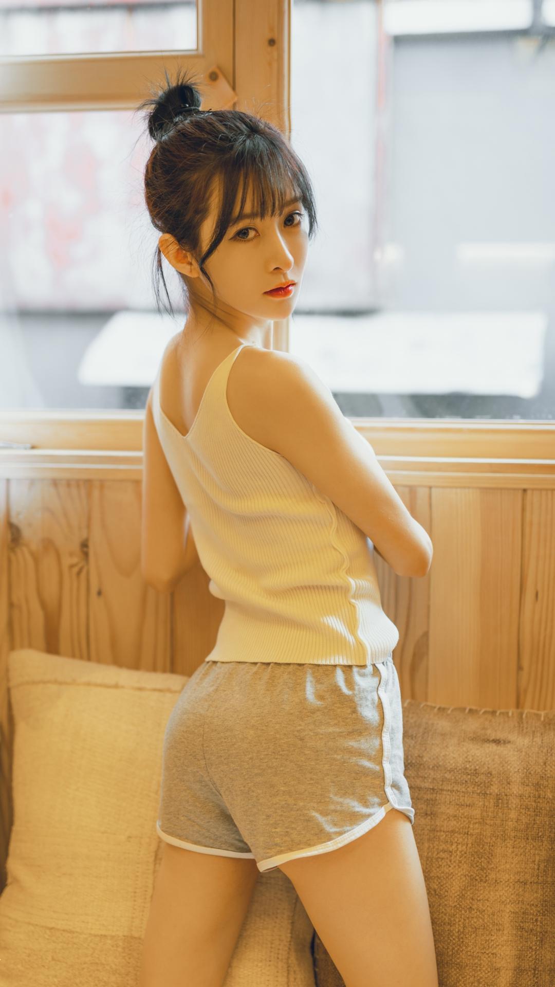 侧颜美女性感身材高清手机壁纸竖屏