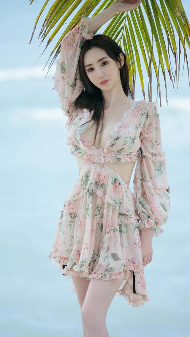 海边清爽美女于思琪手机壁纸