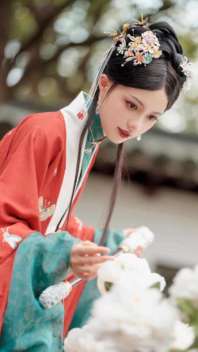 美人古风汉服美女粉嫩迷人写真壁纸