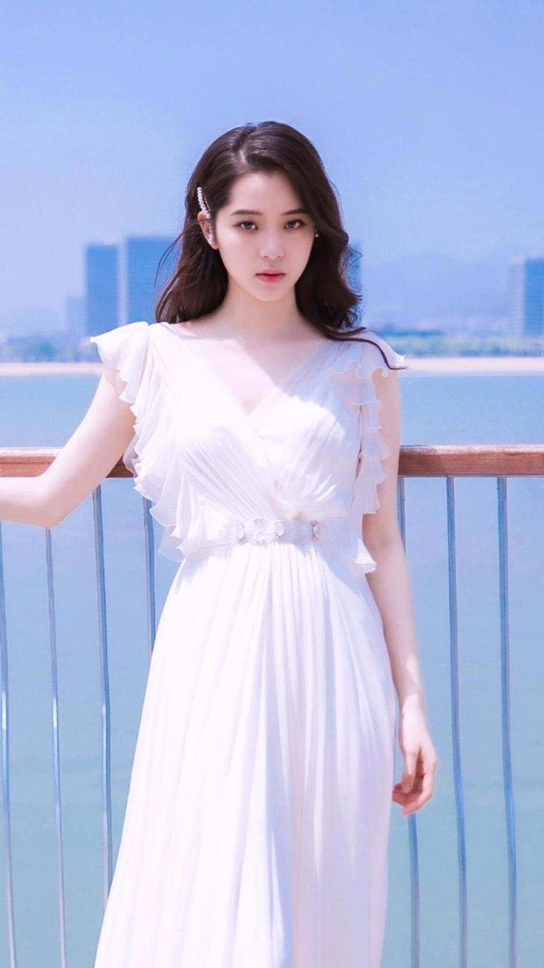 高清欧阳娜娜性感白色长裙写真