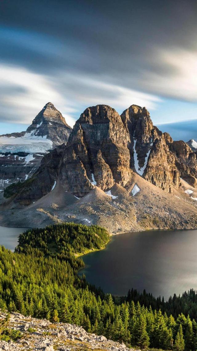 高清加拿大的阿西尼博因山图片壁纸