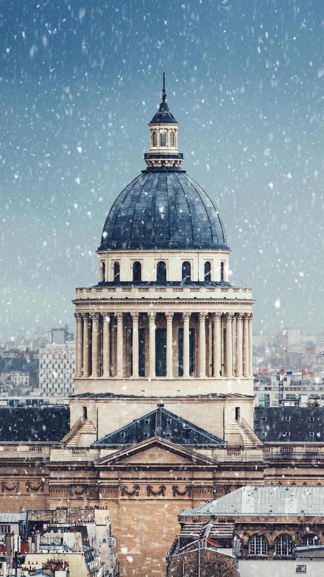 巴黎漫天的雪景