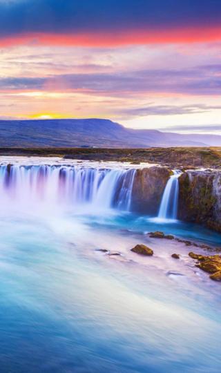 高清冰岛上帝瀑布背景图