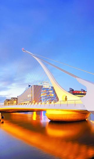 爱尔兰的塞缪尔·贝克特桥背景图