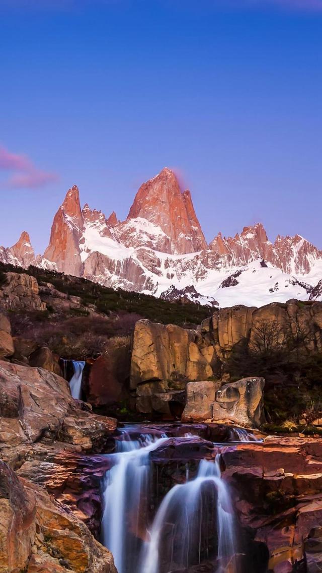好看的阿根廷菲茨罗伊山晚霞风光背景图