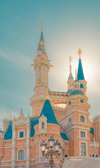 梦幻唯美的上海迪士尼风光壁纸图片