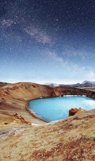 好看的最美火山湖壁纸图片