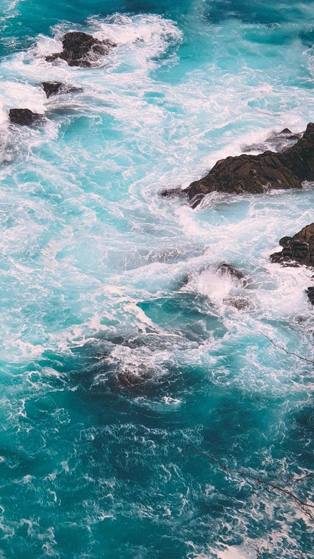 精美深蓝色大海波澜起伏风景壁纸图片