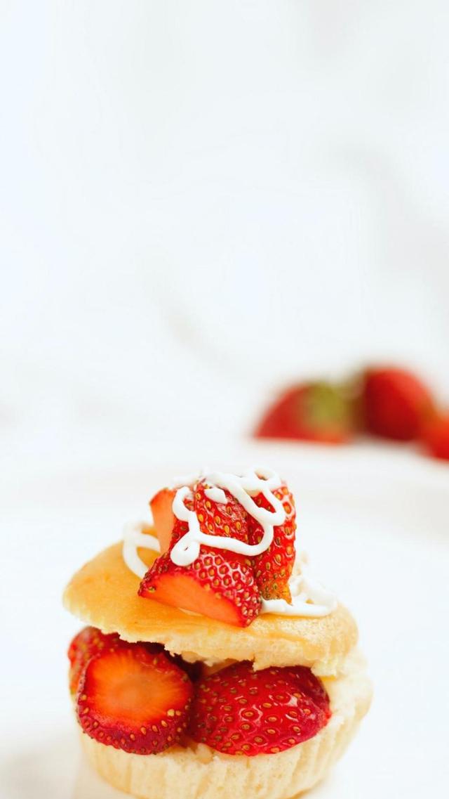 精美十分诱人的草莓糕点图片壁纸
