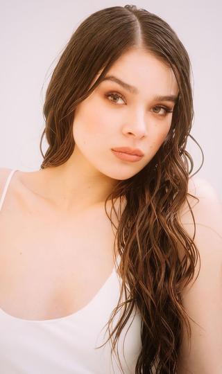 长发性感海莉·斯坦菲尔德(Hailee Steinfeld)手机壁纸手机壁纸大图