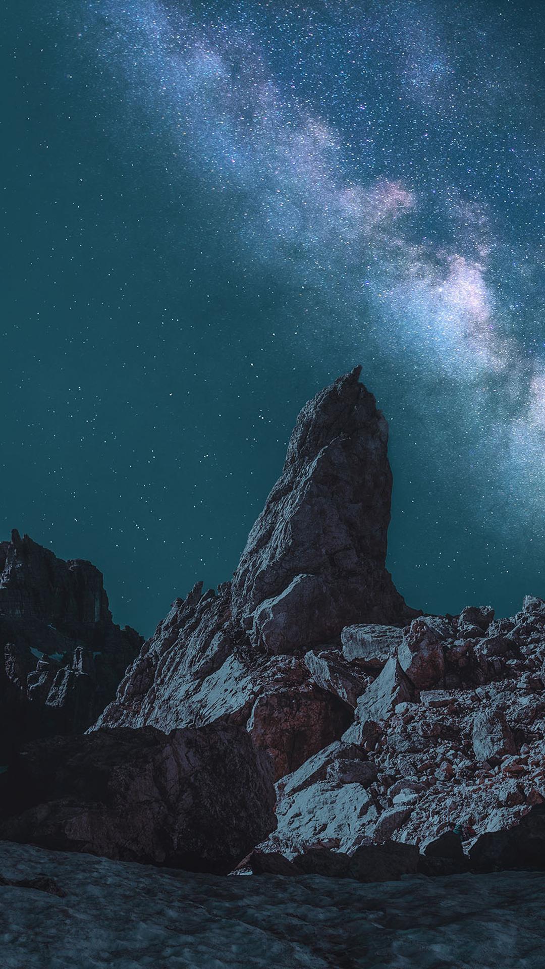 星空下的巨石手机背景下载