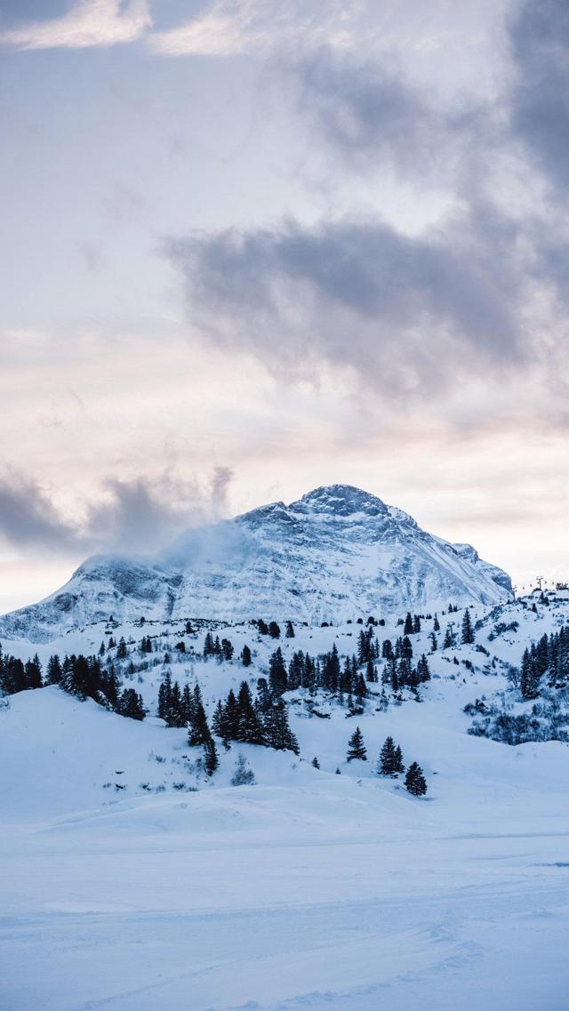 白茫茫雪山风景高清手机锁屏手机背景下载