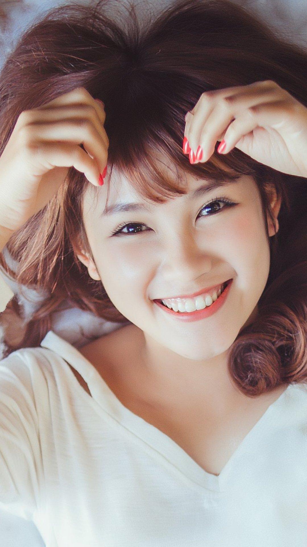 爱笑的女生唯美迷人双眼图片手机壁纸图片