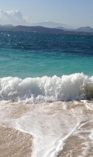 海浪拍打沙滩高清手机壁纸
