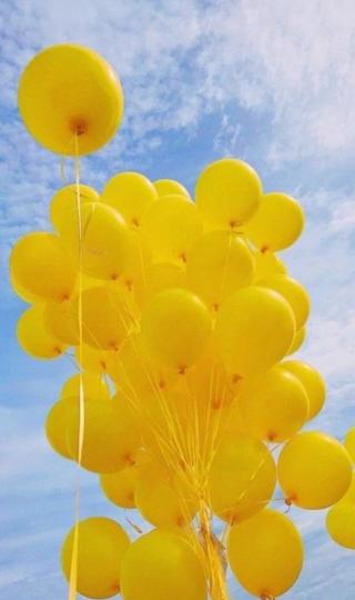 黄色清新唯美气球手机壁纸图片