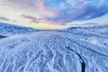 高清冰天雪地的山脉河川落日风景壁纸图片