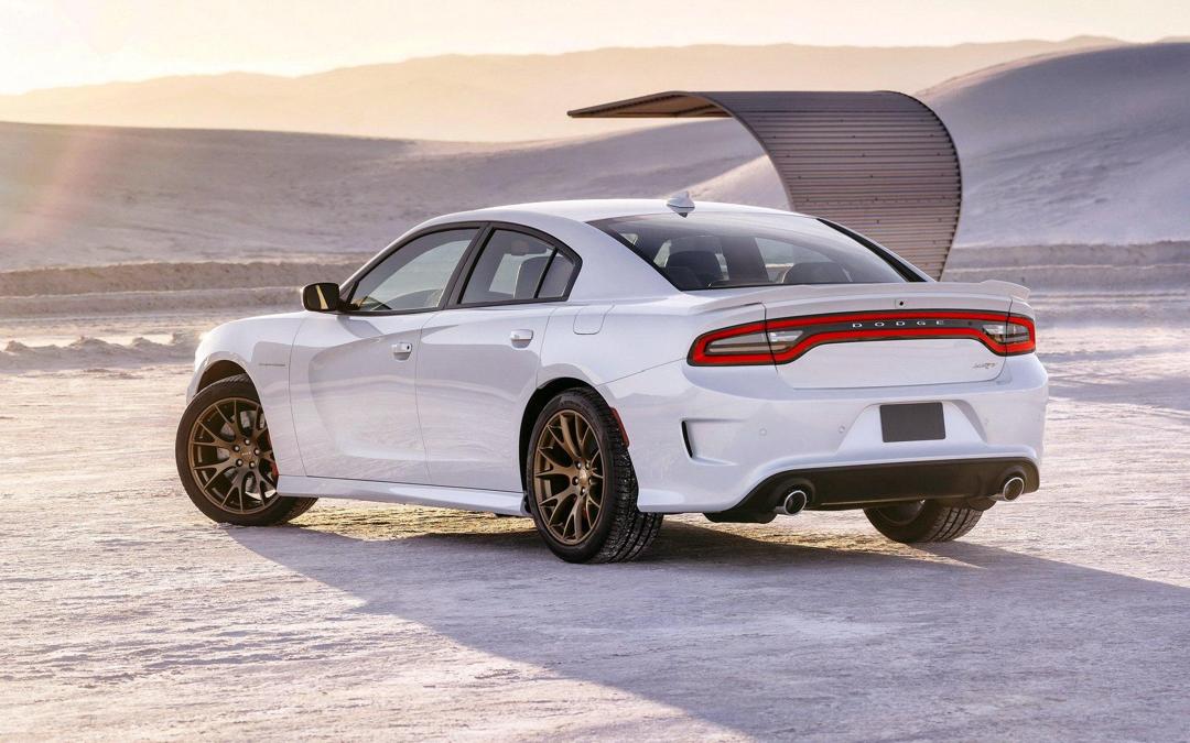 白色款2015款道奇Charger SRT Hellcat 高清汽车壁纸