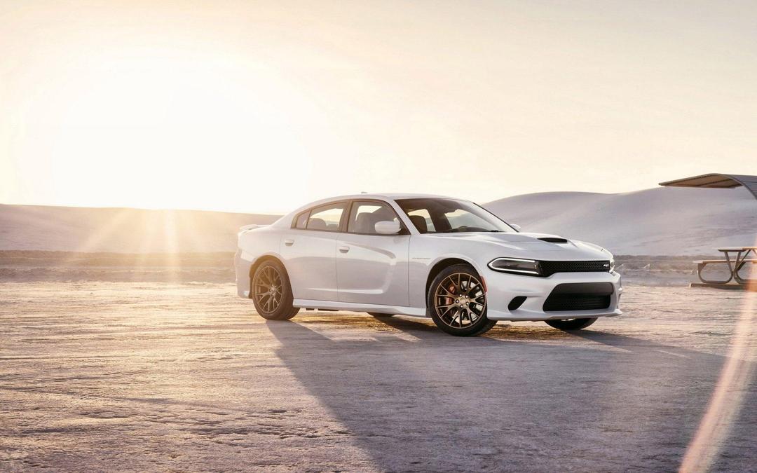 白色款2015款道奇Charger SRT Hellcat 高清汽车壁纸