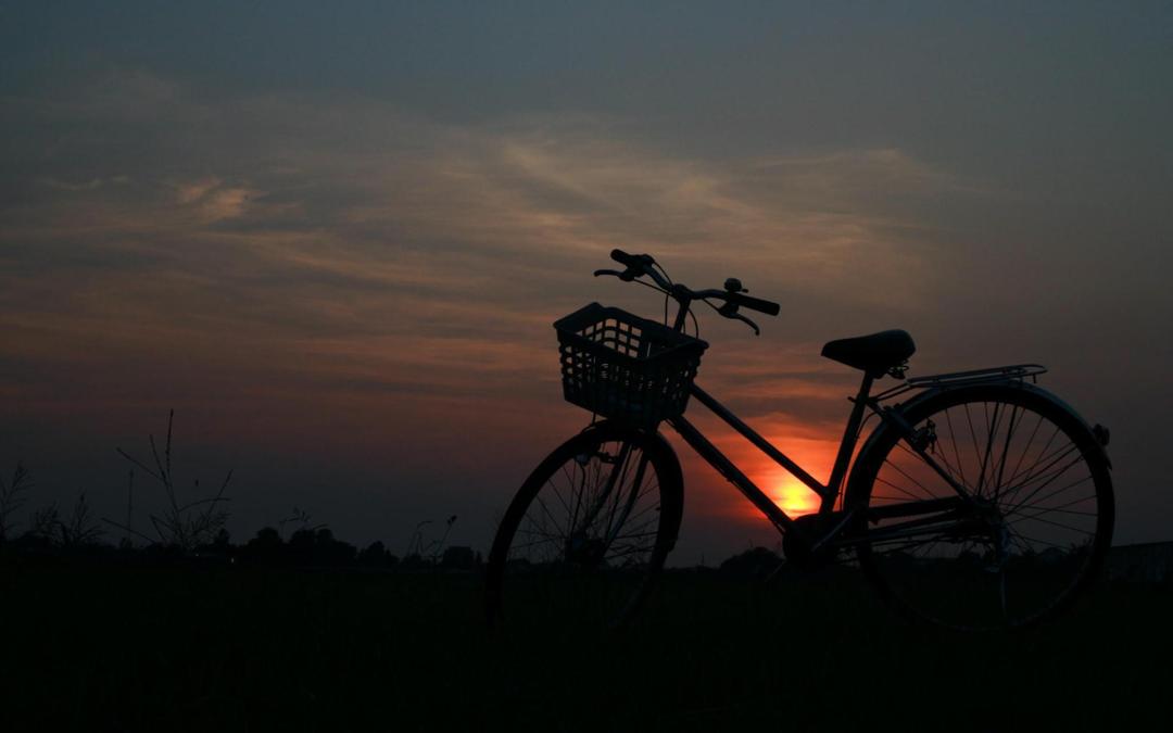 夕阳下的单车摄影唯美意境电脑壁纸