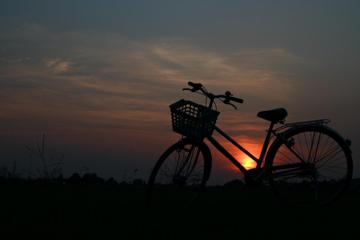 夕阳下的单车摄影唯美意境电脑壁纸