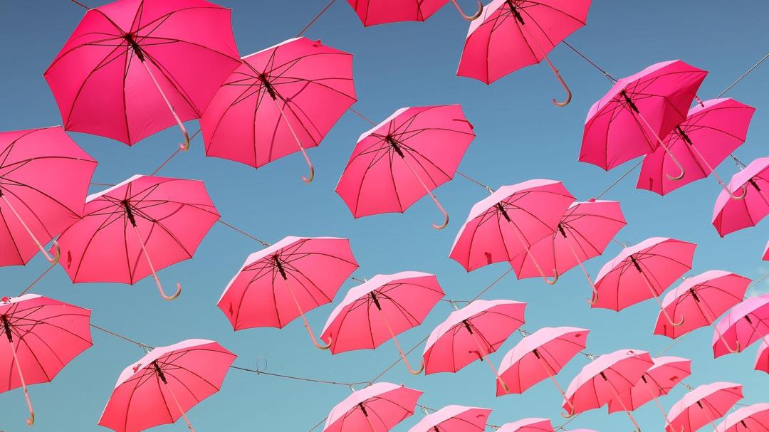 超甜少女心图片 粉红色雨伞桌面背景下载