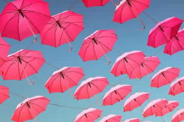 超甜少女心图片 粉红色雨伞桌面背景下载