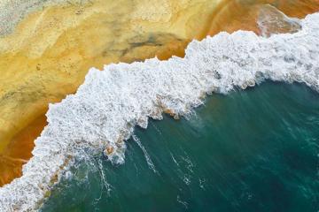 海洋冲向沙滩的海浪图片浪花壁纸下载