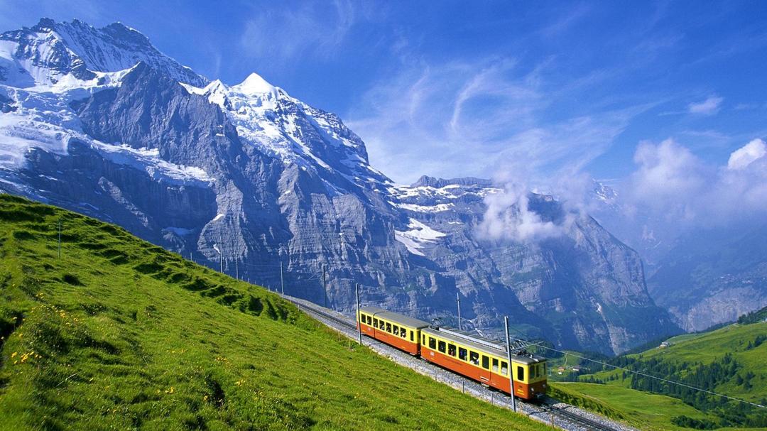 美丽的阿尔卑斯山高清风景桌面壁纸