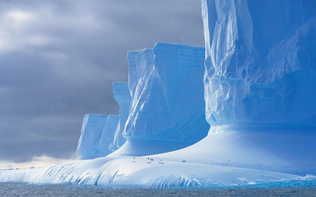美丽的南极冰山雪地背景壁纸