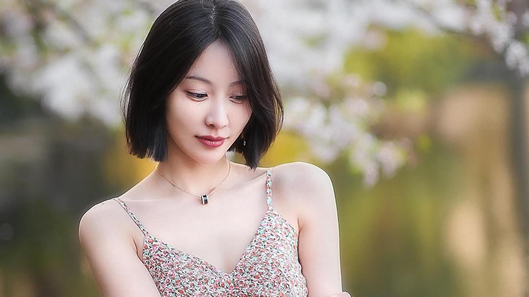 甜美短发性感美女图片桌面壁纸