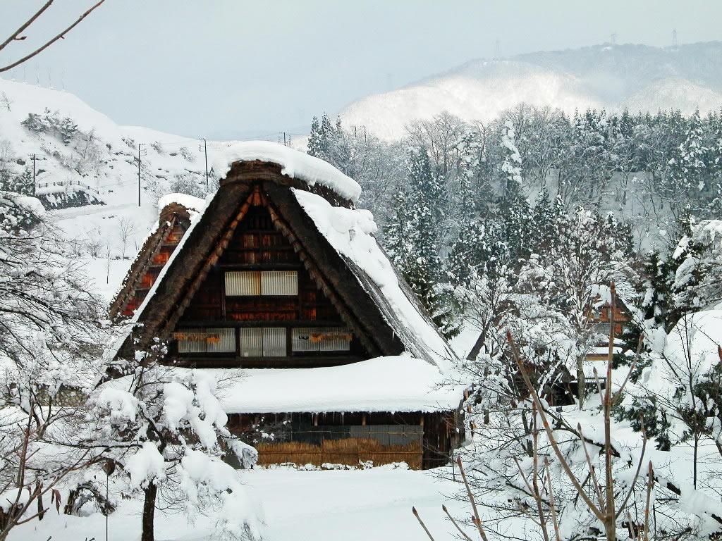 大雪后山林中的小木屋风景壁纸14