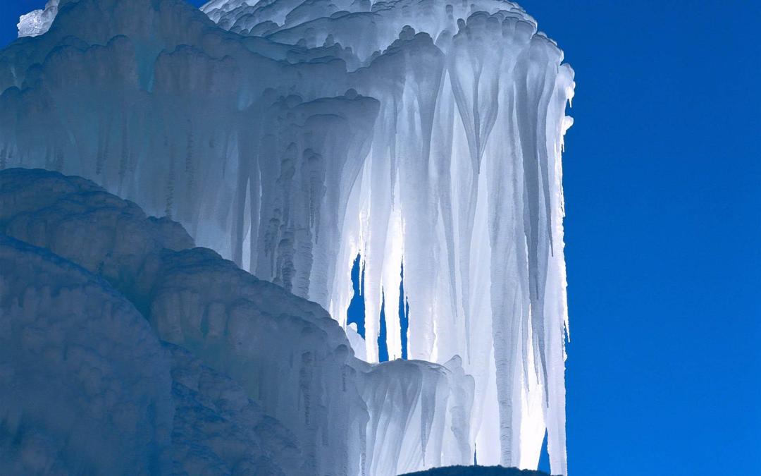 高清冬天冰川雪人雪景桌面背景图片