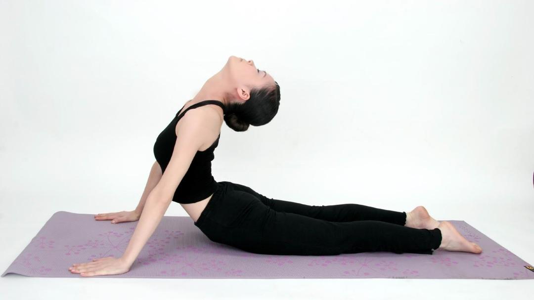 瑜伽yoga动作桌面壁纸