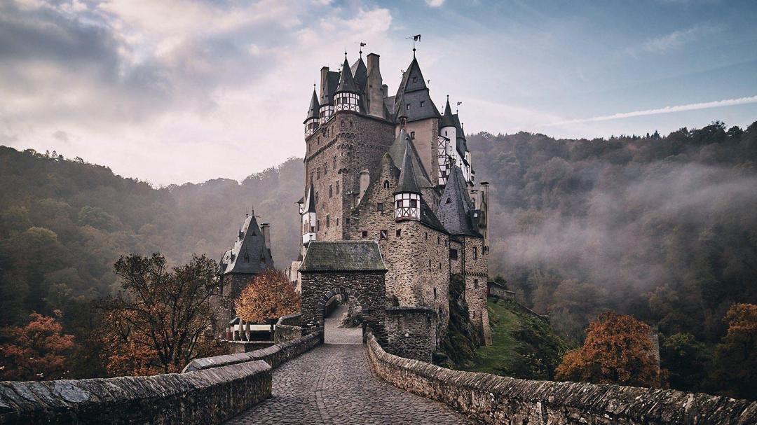 古朴大气的欧洲城堡建筑风景壁纸