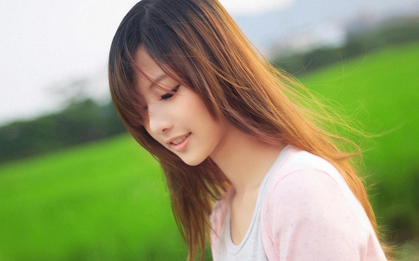 青春阳光女孩高清桌面壁纸4
