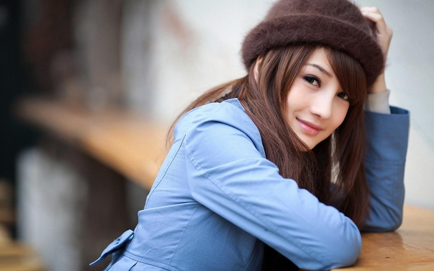 青春阳光女孩高清桌面壁纸2