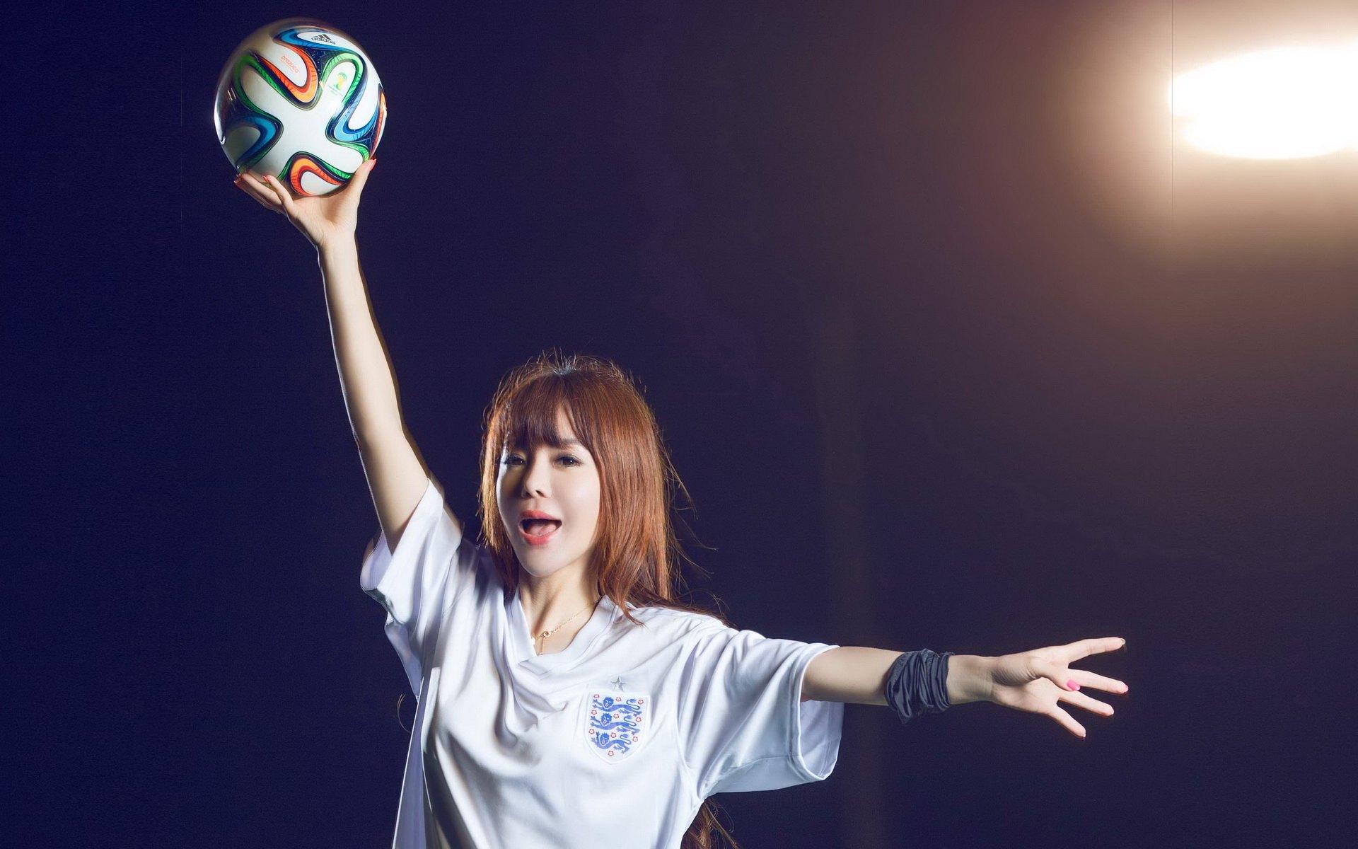 2014世界杯32强足球宝贝高清壁纸一4