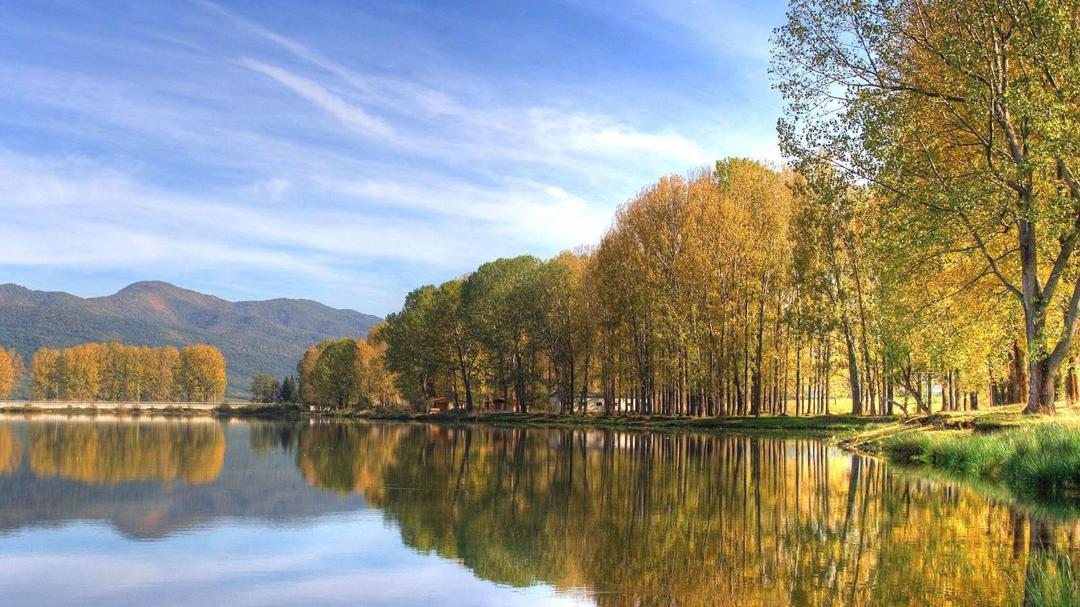 秋天湖水风景图片