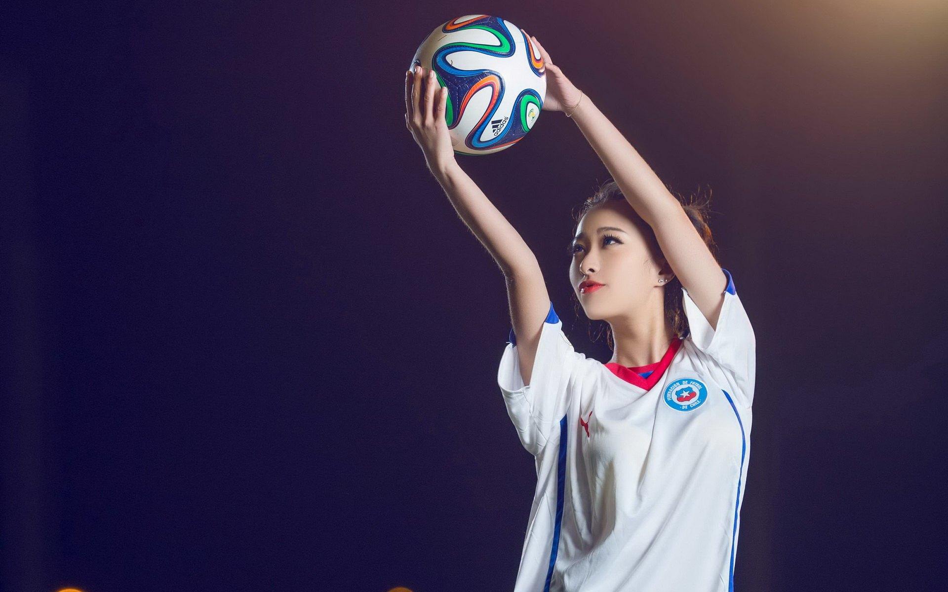 2014世界杯32强足球宝贝高清壁纸一3